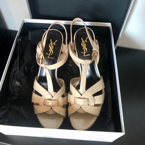 SAINT LAURENT NUDE PATENT LEATHER TRIBUTE SANDALS
